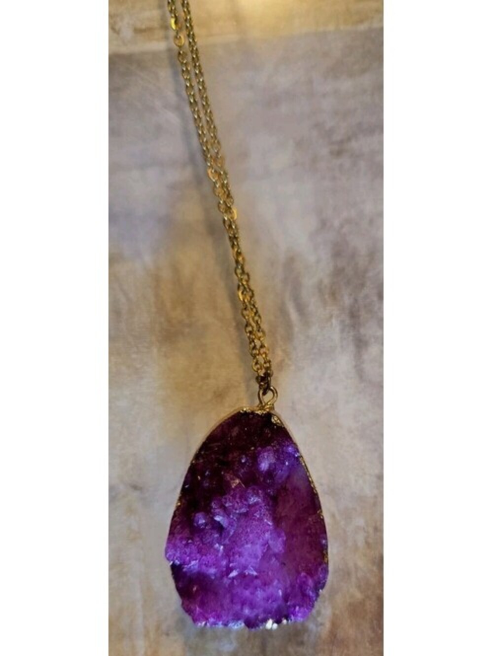 Lovely Amethyst Color Crystal Pendant 1.75x1" Necklace Gold Tone Chain 22"